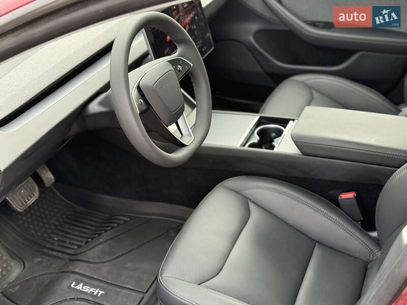 Седан Tesla Model 3 2024 в Дубно