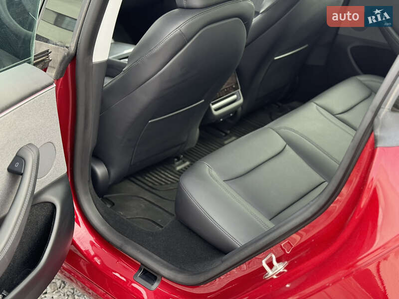 Седан Tesla Model 3 2024 в Дубно