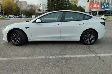 Седан Tesla Model 3 2022 в Ровно