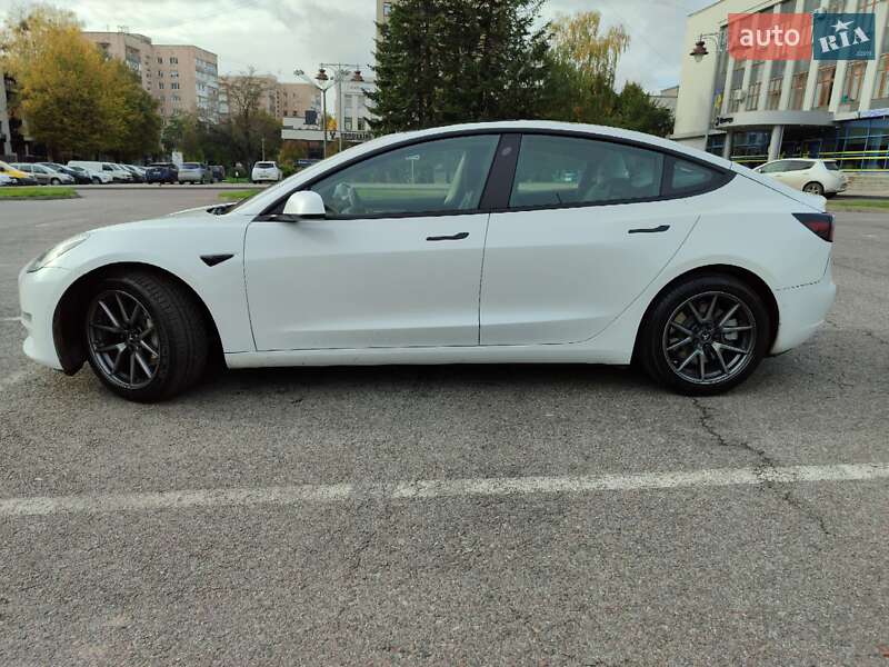 Седан Tesla Model 3 2022 в Рівному