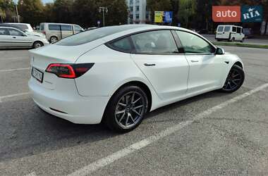 Седан Tesla Model 3 2022 в Ровно