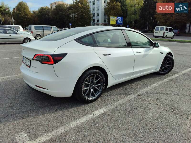 Седан Tesla Model 3 2022 в Рівному