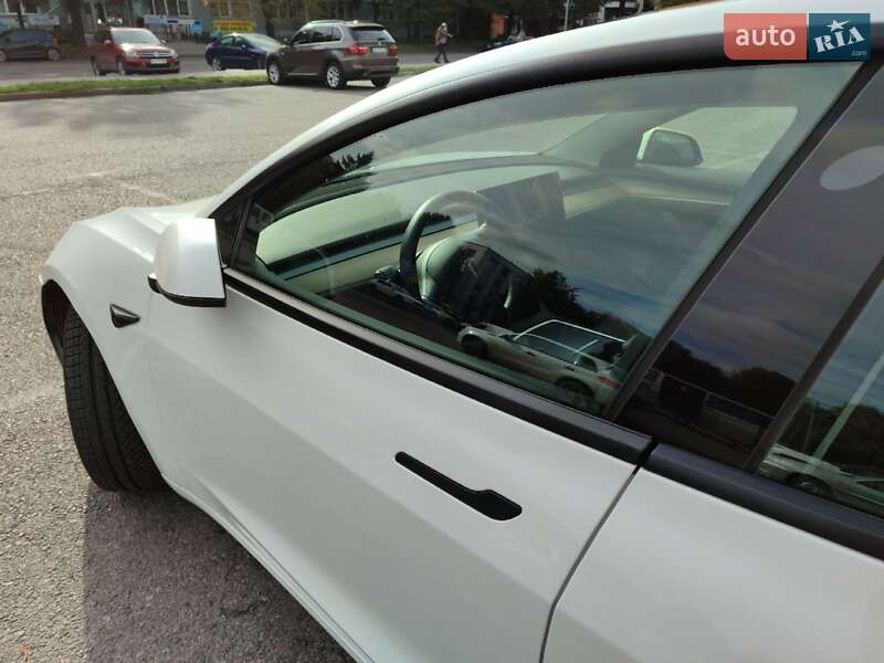 Седан Tesla Model 3 2022 в Рівному