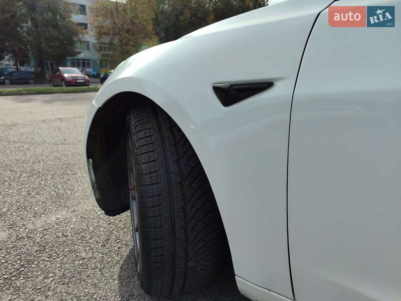 Седан Tesla Model 3 2022 в Рівному