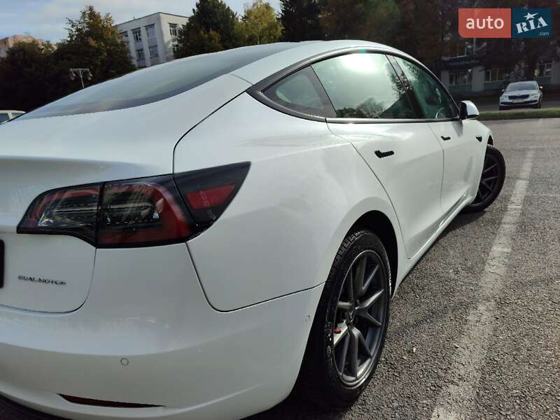 Седан Tesla Model 3 2022 в Рівному