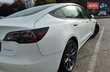 Седан Tesla Model 3 2022 в 