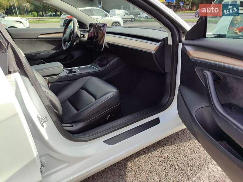 Седан Tesla Model 3 2022 в Рівному