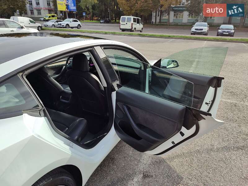 Седан Tesla Model 3 2022 в Рівному