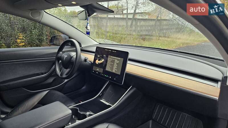 Седан Tesla Model 3 2020 в Коломиї