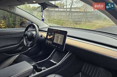 Седан Tesla Model 3 2020 в 