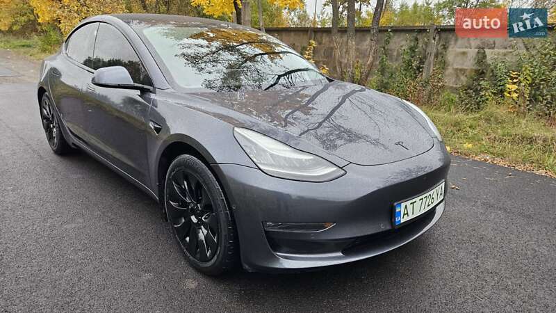 Седан Tesla Model 3 2020 в Коломиї