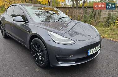 Седан Tesla Model 3 2020 в 