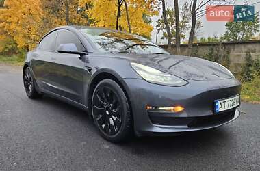 Седан Tesla Model 3 2020 в 