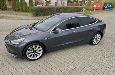 Седан Tesla Model 3 2020 в 