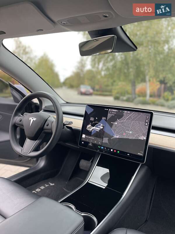 Седан Tesla Model 3 2020 в Одесі