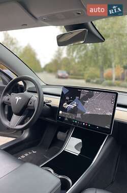 Седан Tesla Model 3 2020 в 