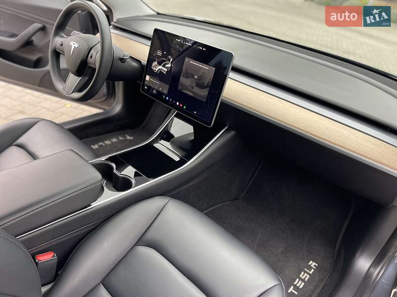 Седан Tesla Model 3 2020 в Одесі
