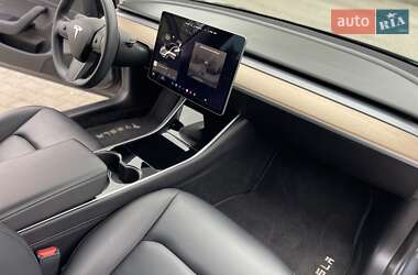 Седан Tesla Model 3 2020 в 