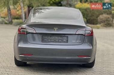 Седан Tesla Model 3 2020 в 