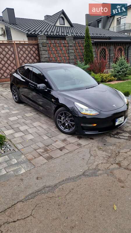 Седан Tesla Model 3 2021 в Ровно