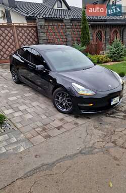 Седан Tesla Model 3 2021 в 