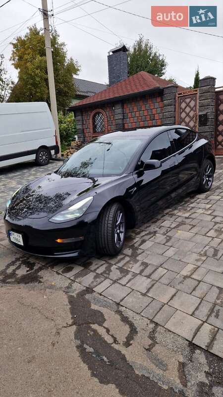 Седан Tesla Model 3 2021 в Ровно