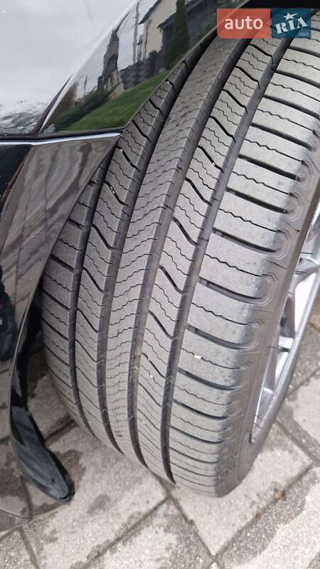 Седан Tesla Model 3 2021 в Ровно