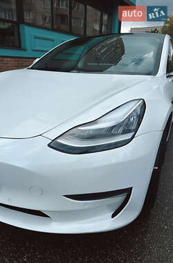 Седан Tesla Model 3 2019 в Сумах