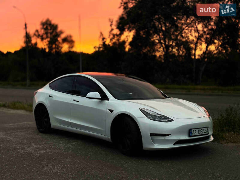Седан Tesla Model 3 2018 в Києві