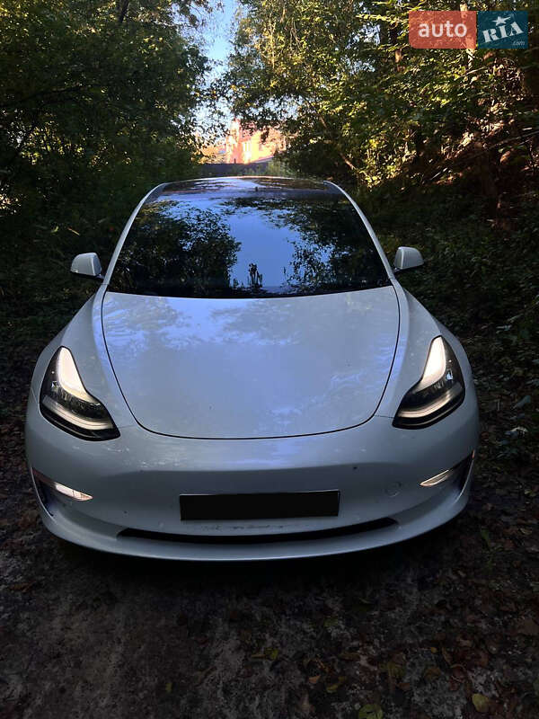 Седан Tesla Model 3 2018 в Києві