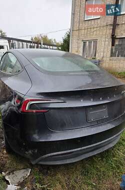 Седан Tesla Model 3 2024 в 