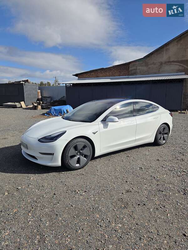 Седан Tesla Model 3 2020 в Коростені