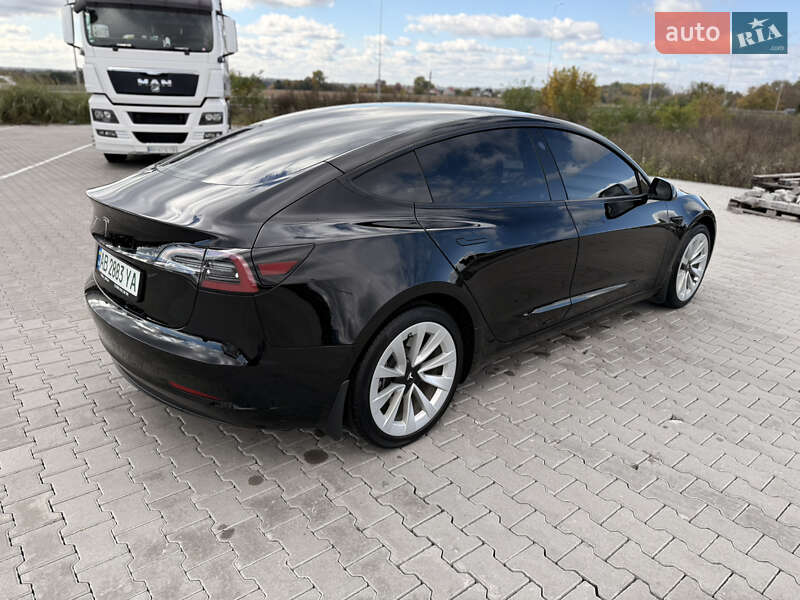 Седан Tesla Model 3 2022 в Виннице