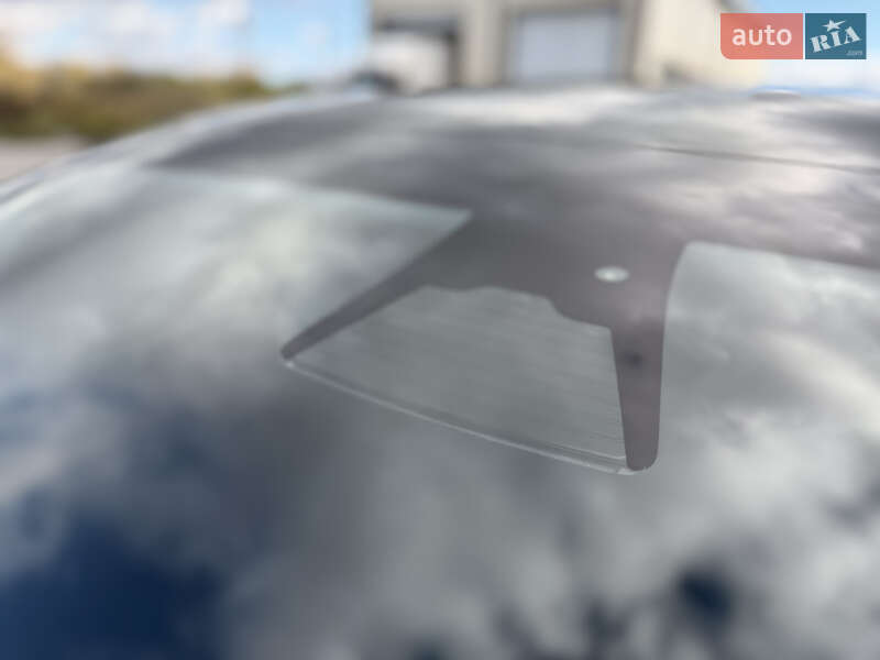 Седан Tesla Model 3 2022 в Виннице