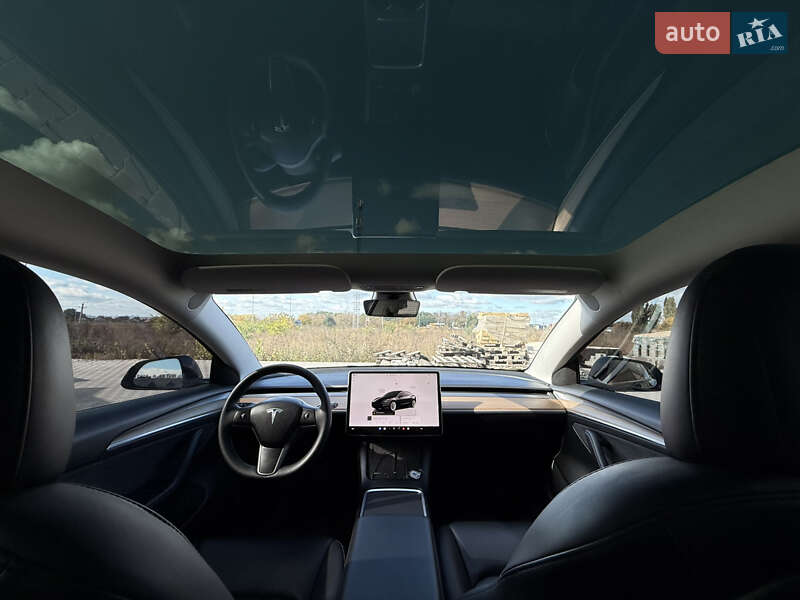 Седан Tesla Model 3 2022 в Виннице
