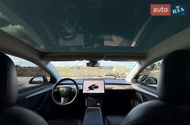 Седан Tesla Model 3 2022 в 