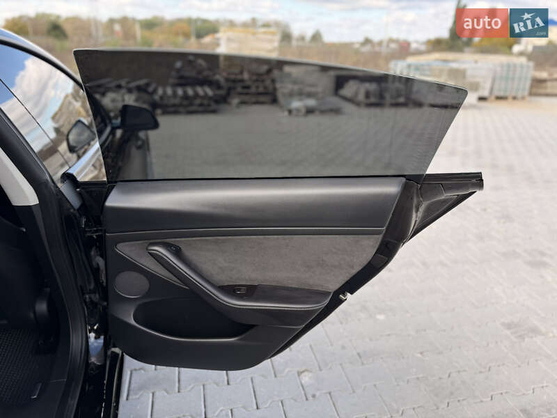 Седан Tesla Model 3 2022 в Виннице