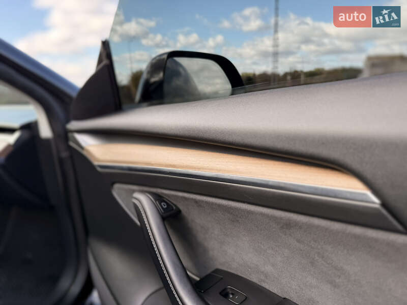 Седан Tesla Model 3 2022 в Виннице