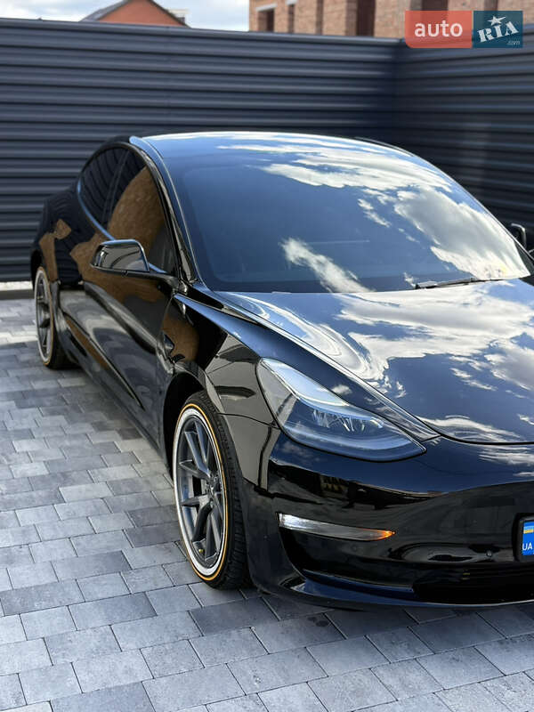 Седан Tesla Model 3 2022 в Вінниці