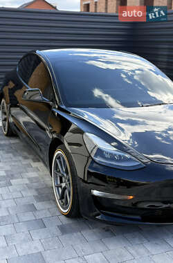 Седан Tesla Model 3 2022 в 
