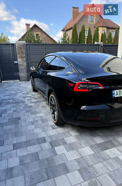 Седан Tesla Model 3 2022 в 