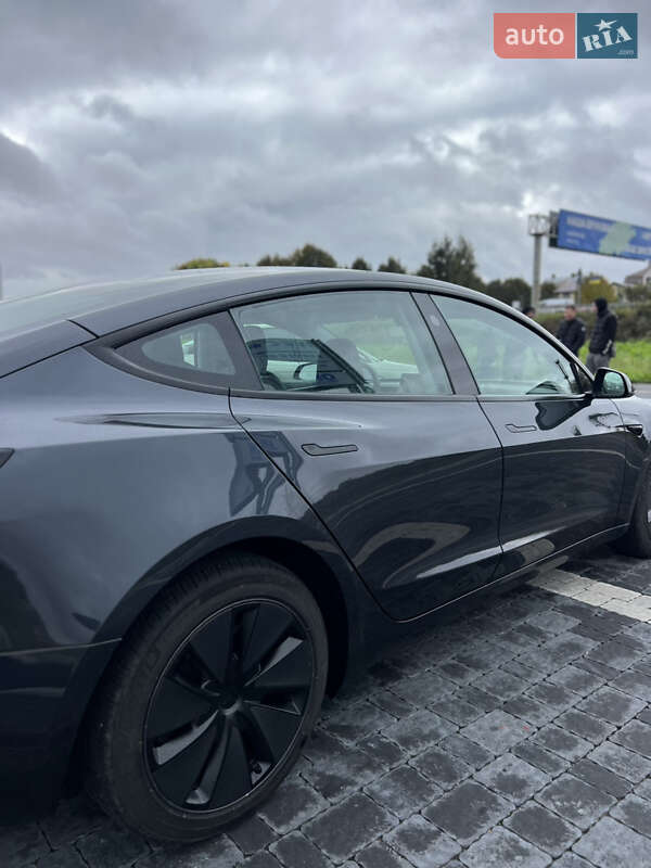 Седан Tesla Model 3 2024 в Львові