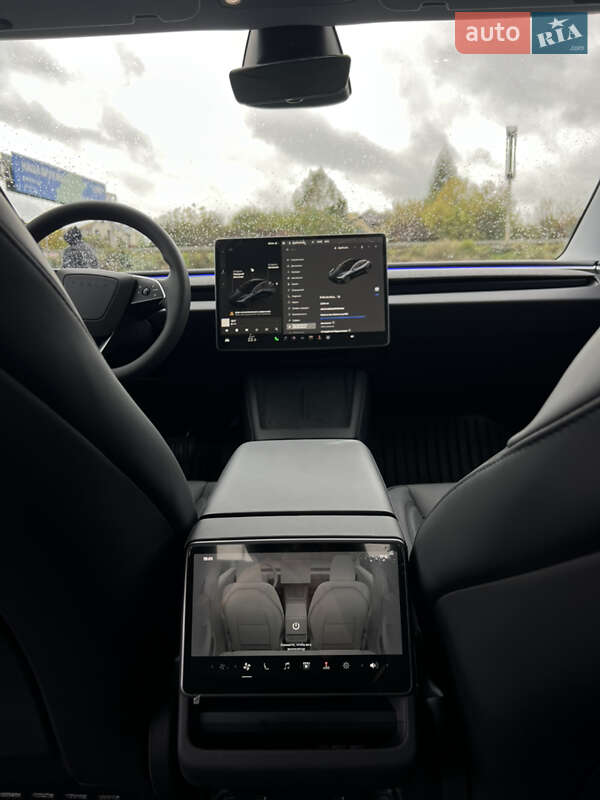 Седан Tesla Model 3 2024 в Львові