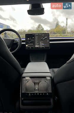 Седан Tesla Model 3 2024 в 