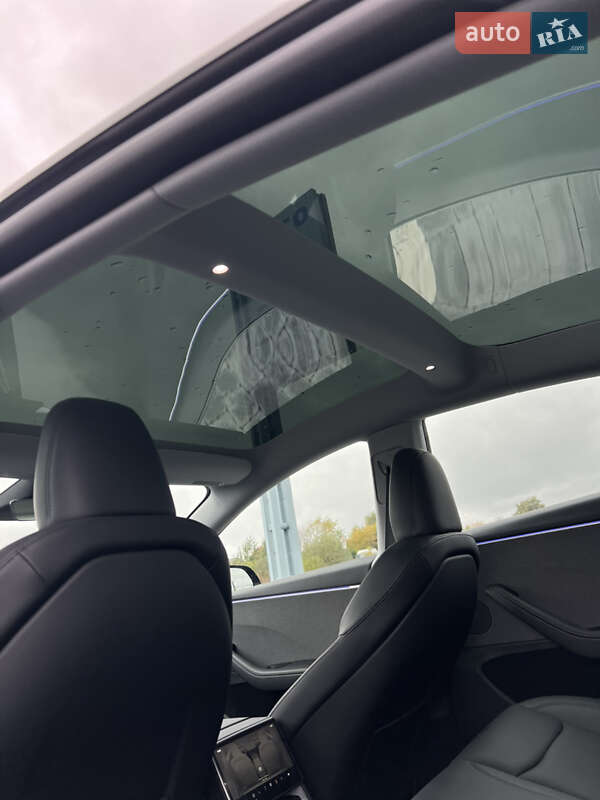 Седан Tesla Model 3 2024 в Львові