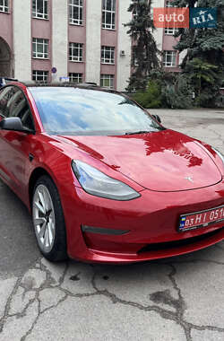 Седан Tesla Model 3 2022 в 