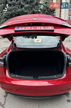 Седан Tesla Model 3 2022 в 