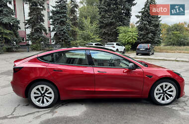 Седан Tesla Model 3 2022 в 