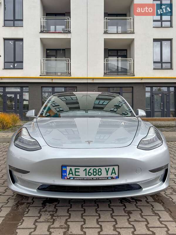 Седан Tesla Model 3 2017 в Ивано-Франковске