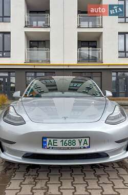 Седан Tesla Model 3 2017 в 